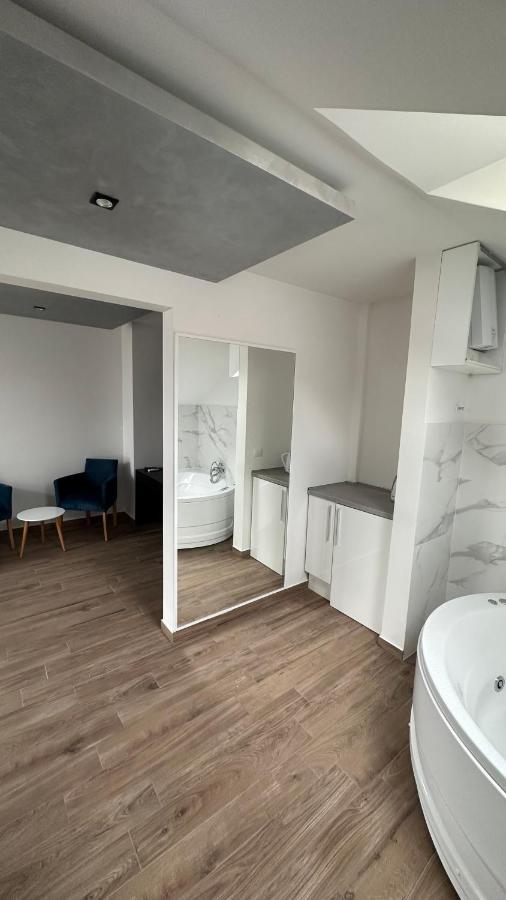 Seti Gorgeous Apartments With Jacuzzi Белград Екстериор снимка