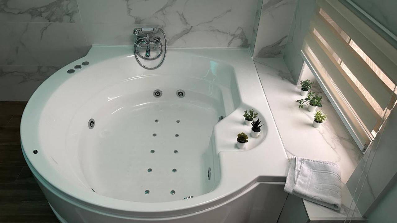 Seti Gorgeous Apartments With Jacuzzi Белград Екстериор снимка