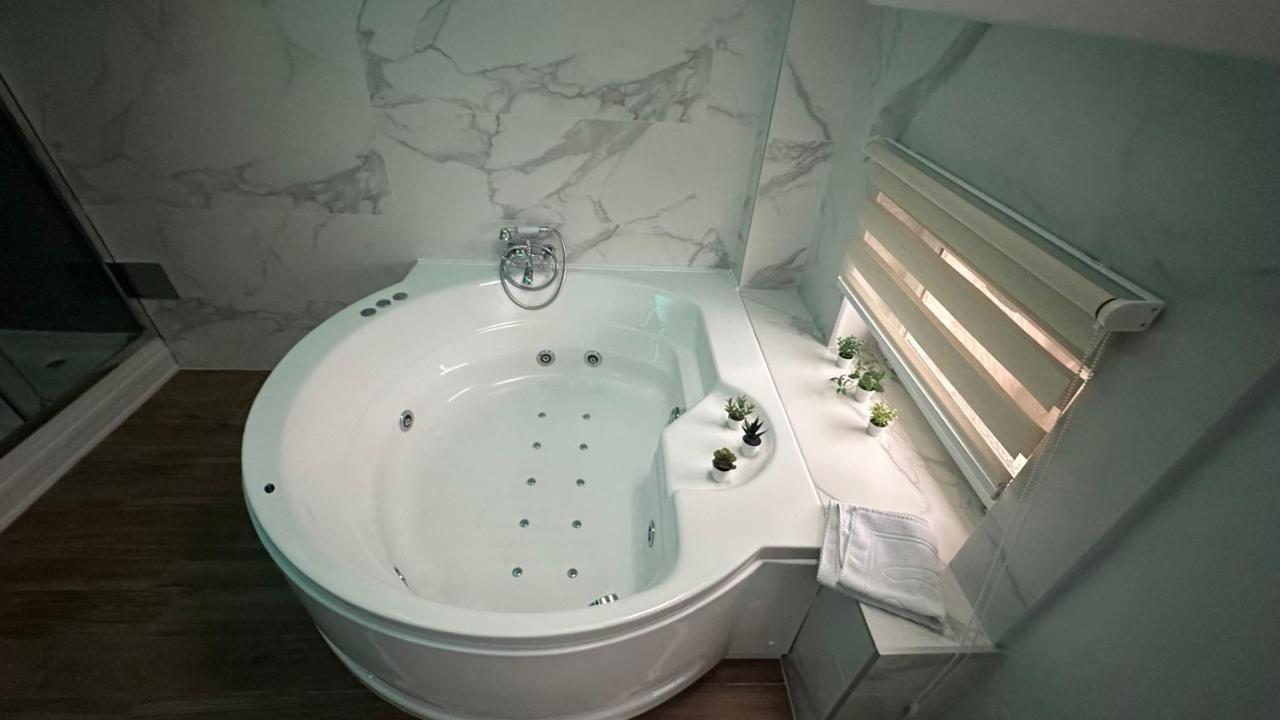 Seti Gorgeous Apartments With Jacuzzi Белград Екстериор снимка
