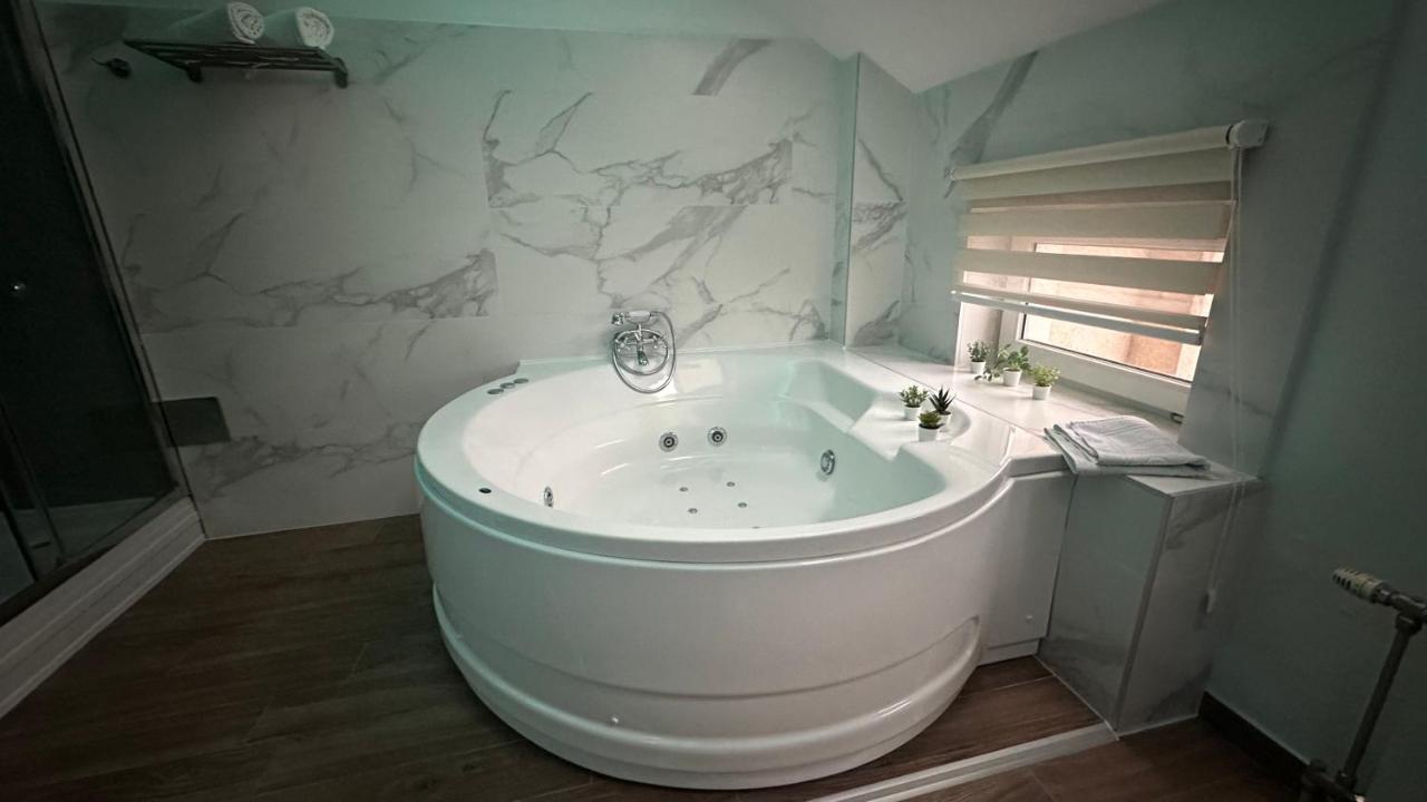 Seti Gorgeous Apartments With Jacuzzi Белград Екстериор снимка